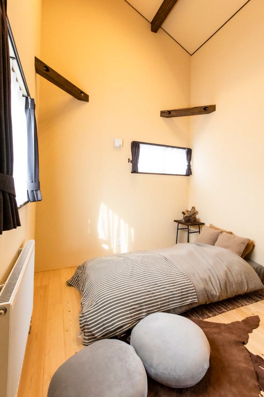 ２F 寝室も天井が高く開放感たっぷり