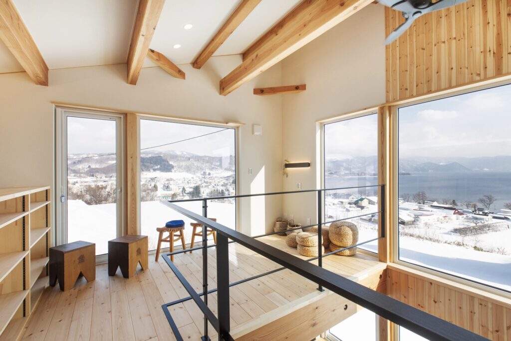 猫と、薪と、湖の家