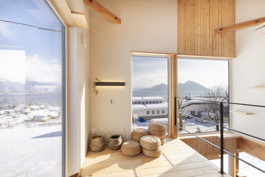 猫と、薪と、湖の家